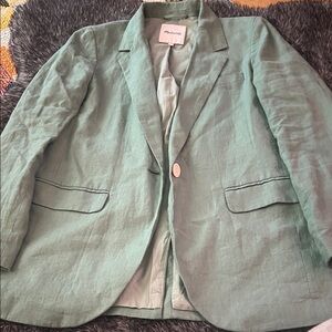 The Larsen Blazer in 100% Linen